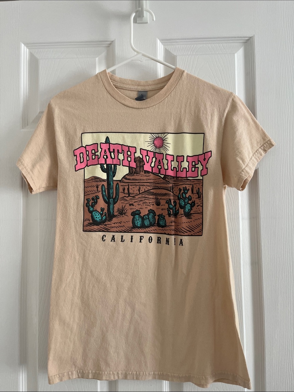 Death Valley California women’s Graphic Tee - Pink & Beige